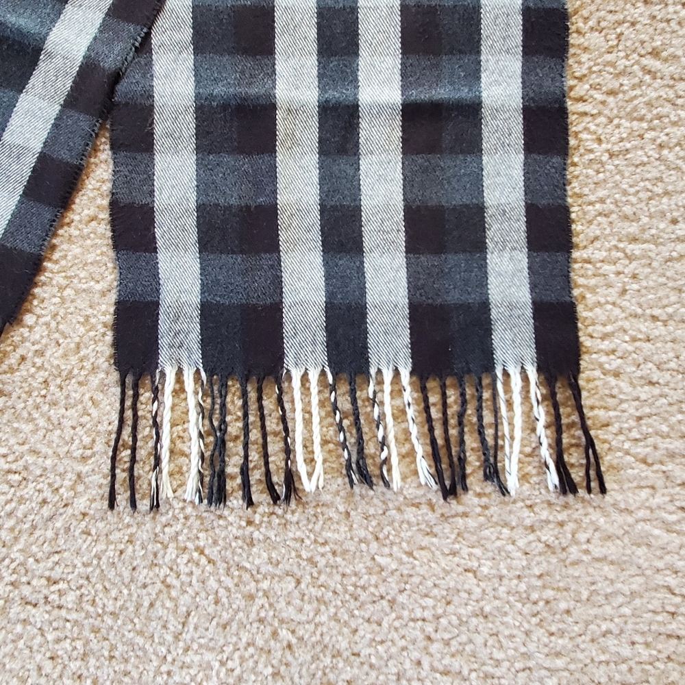Chic Black and White Plaid Scarf - Picture 5 of 5